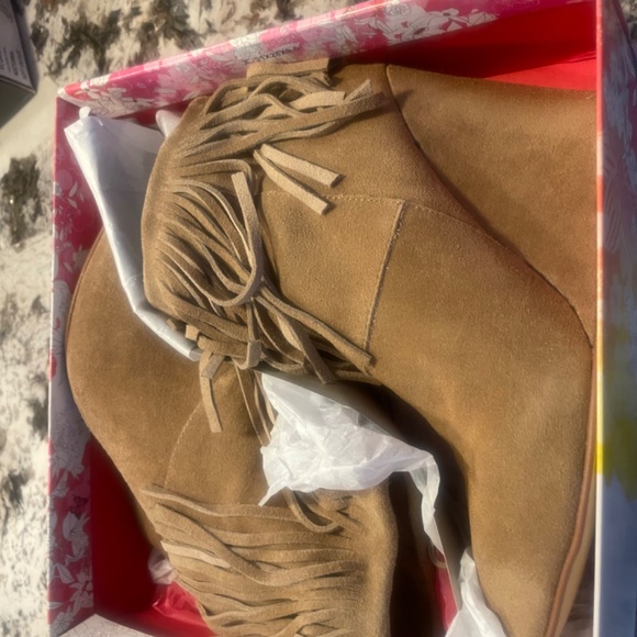 CHINESE LAUNDRY- FRINGE BURNISHED BOOTIES-BRAND NEW 9.5 - Picture 4 of 6